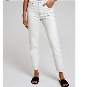 Levi’s Wedgie Jeans in Chalk Ivory White 29